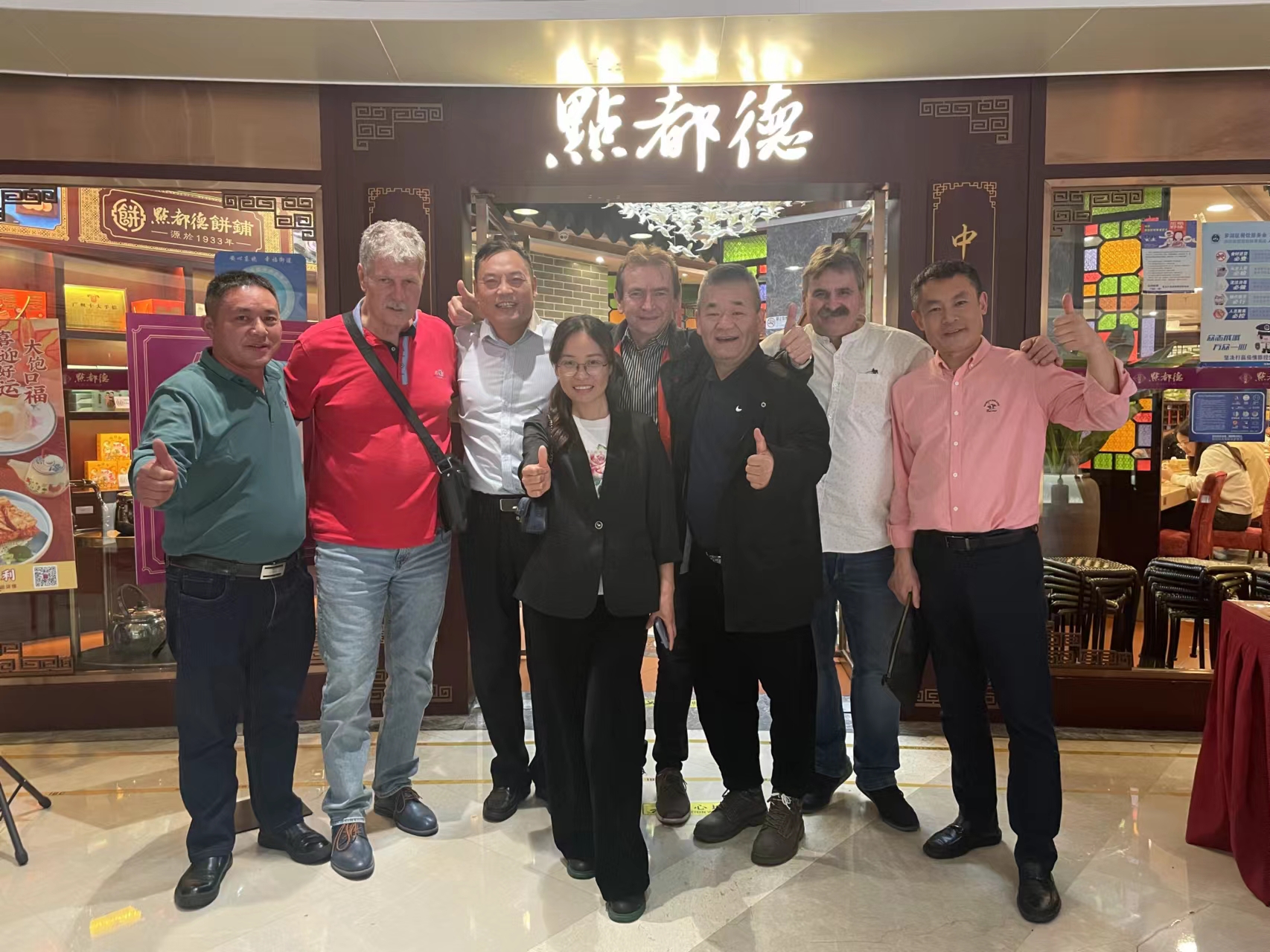 歐洲客人來我司采購太陽能熱水工程系統