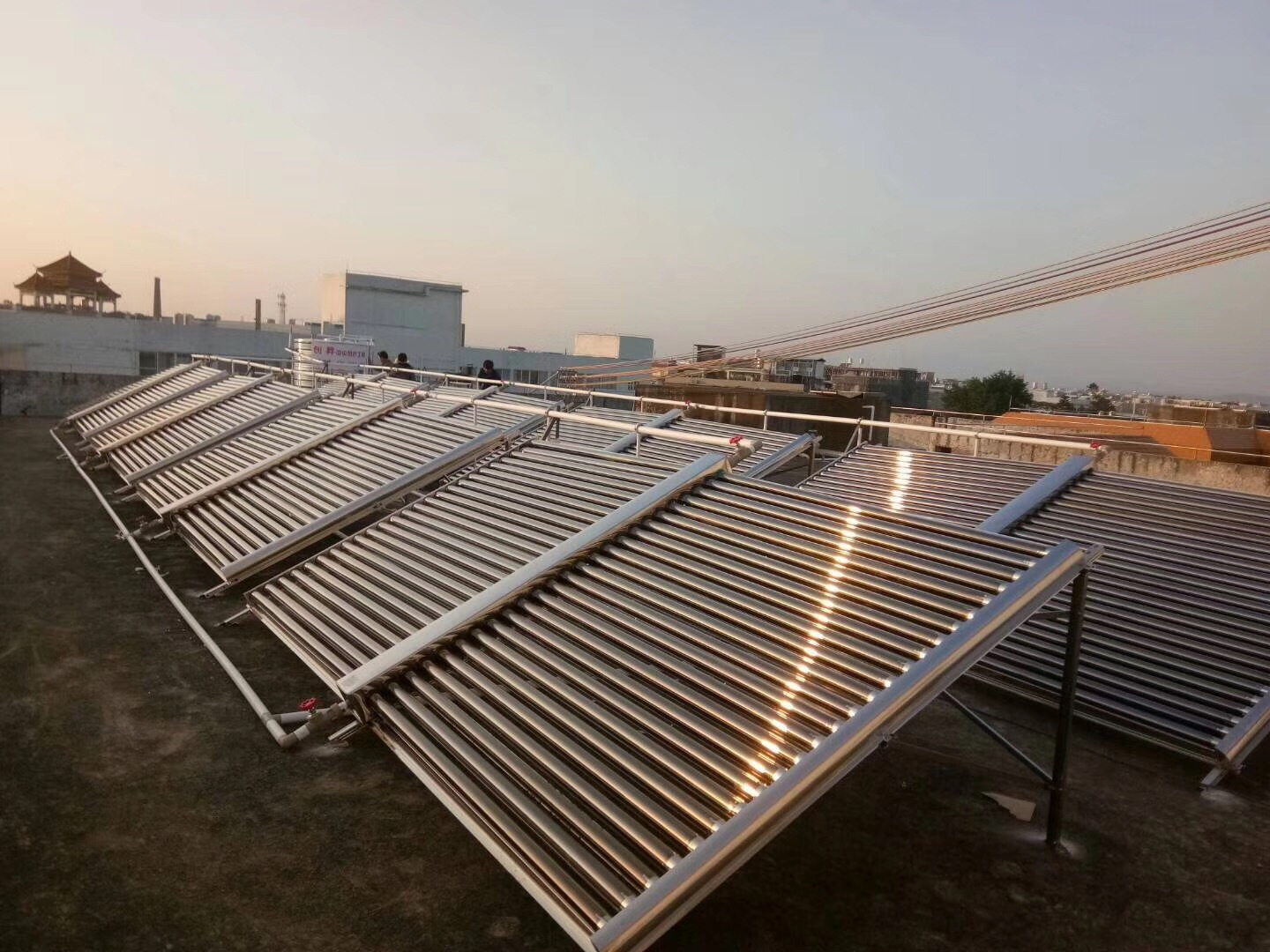 太陽能熱水工程系統有哪些組成部分？